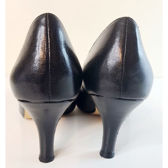 Karen Scott Womens Size 8 Black Leather Heels 2.5" Pumps W/ Scuffs & Wear - Picture 3 of 10